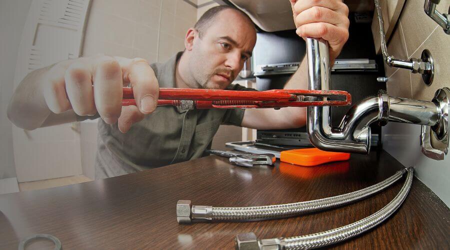 Expert burst pipe repair services in Tuppers Plains, OH
